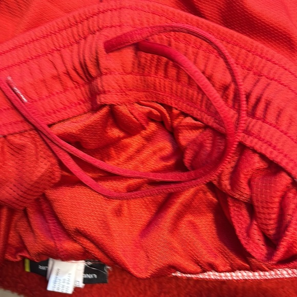 Under armour red loose basketball short size medium - Picture 5 of 6